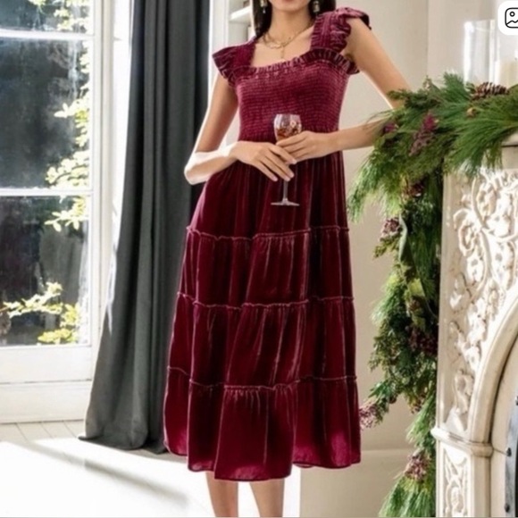 Hill House Dresses & Skirts - HILL HOUSE burgundy velvet midi Ellie nap dress sz M